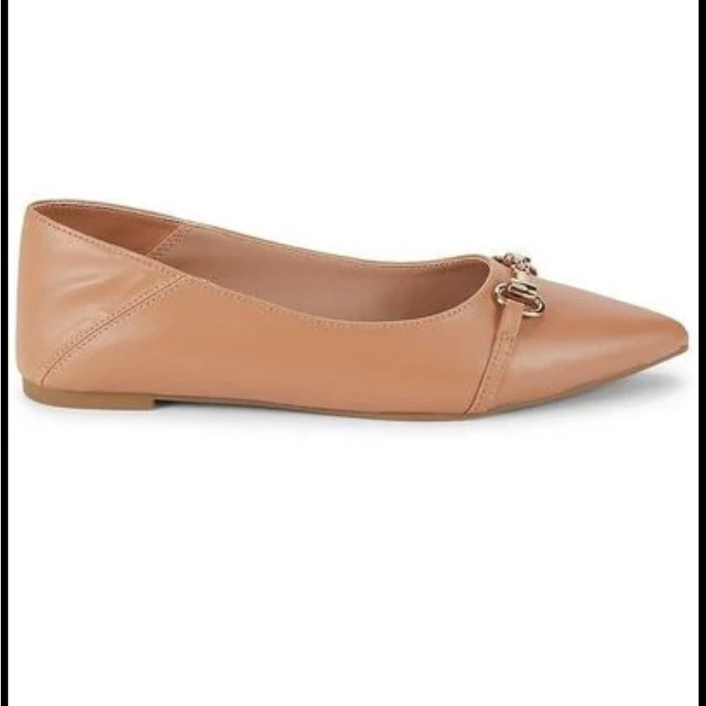 BCBGeneration- Kori tan and gold flats‎ 7.5 NEW